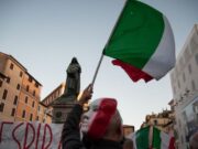 Certificatul verde a devenit obligatoriu la locul de muncă, în Italia. Ce riscă salariații și angajatorii care nu se conformează