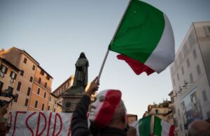 Certificatul verde a devenit obligatoriu la locul de muncă, în Italia. Ce riscă salariații și angajatorii care nu se conformează