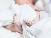 Premieră medicală. Un bebeluş născut infectat cu SARS-CoV-2, tratat cu succes la o maternitate din Iaşi