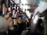 O femeie a fost violată într-un tren, dar nimeni nu a intervenit să o ajute. Totul a fost filmat