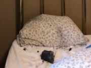 O femeie s-a trezit cu un meteorit în pat. A căzut la câțiva centimetri distanță de capul său