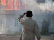 Un tată şi-ar fi ucis cele 2 fete, un ginere şi cei 4 nepoţi pentru că una dintre fiice s-a căsătorit fără permisiunea sa