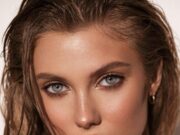 „Prețioasă și dulce”. Modelul Gillian Nation este expertă în arta seducției