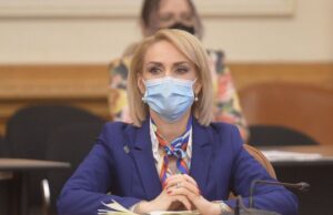 Gabriela Firea este infectată cu COVID-19: ”Toți din casă suntem vaccinați cu 3 doze : soțul, mama, apropiații, dar acum suntem pozitivi”