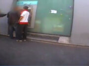 Zeci de copii români, exploatați și puși în Spania să-i tâlhărească pe bătrânii care scoteau bani de la bancomate