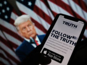 Donald Trump își lansează propria rețea socială, Truth Social, după ce a fost blocat pe Facebook, Twitter și YouTube