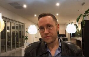 Un bărbat virgin, în vârstă de 41 de ani, a devenit viral după ce a postat un anunț la matrimoniale