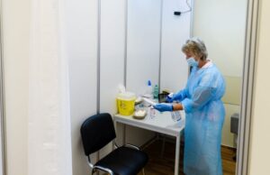 Medicii din linia întâi, prinși cu adeverințe false care îi scuteau de tratarea pacienților COVID