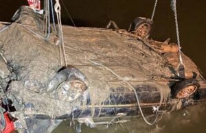 Mașina unei femei care a dispărut cu fiica sa acum 23 de ani a fost găsită. Ce se afla în interior –