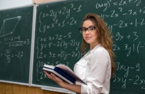 Două profesoare, arestate după ce au sedus un elev de 16 ani