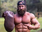 De 20 de ani consumă cantități uriașe de carne crudă și trăiește precum oamenii peșterilor. Cum arată „Regele Ficatului”