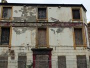 Caz șocant în Slatina: o mamă infirmieră își ținea nou-născutul într-un imobil părăsit, în frig și mizerie, de rușine să nu afle familia ei