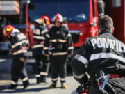 O garsonieră a ars complet într-un incendiu, în Brașov. Pompierii au găsit în locuință o persoană decedată