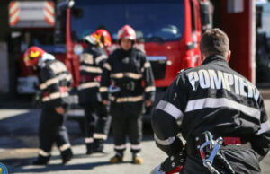 O garsonieră a ars complet într-un incendiu, în Brașov. Pompierii au găsit în locuință o persoană decedată