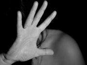 Pumnul lovește, indiferența ucide. O româncă din trei a fost abuzată, cel puțin o dată pe parcursul vieţii