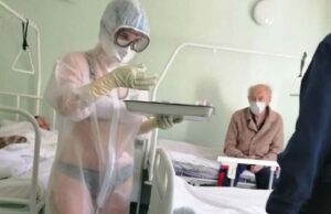 Îți mai amintești de asistenta care a îngrijit pacienții de Covid-19 în lenjerie intimă? Ce s-a întâmplat cu ea