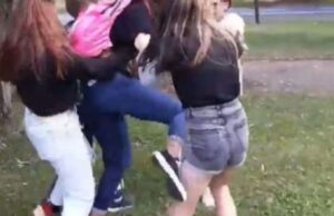 O elevă de 13 ani din Caransebeş, bătută de două adolescente lângă școală