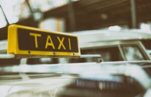 O femeie din Iași a fost lovită și violată de un taximetrist