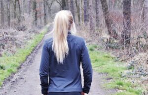 O adolescentă de 15 ani din Gorj e căutată de poliţişti după ce a plecat de la şcoală şi nu a mai ajuns acasă