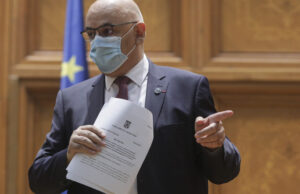 „Să stăm în genunchi să-i pupăm mâna lui Arafat?” Reacție vehementă după „joaca” de-a restricțiile