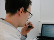 După ce au produs carne artificială, oamenii de știință au creat cafea în laborator