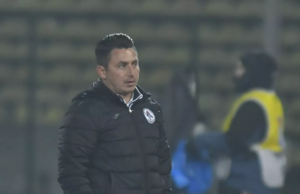 Ilie Poenaru dezvăluiri despre situația de la Gaz Metan, după remiza cu Universitatea Craiova: „Nu e ușor să mergi acasă fără bani! Sunt mai mult psiholog decât antrenor” >>>