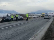 Un bărbat a supraviețuit după ce s-a răsturnat cu mașina, dar a fost accidentat mortal de autoturismul care venea din spate –