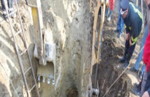 Tânărul din Brăila își săpa fântână cu ajutorul vecinilor, dar când au coborât au fost scoși la suprafață îngroziți, nu mai erau în stare să vorbească…