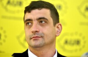 George Simion a făcut din nou show în Parlament: „Poate mai scoatem din dracii de aici”