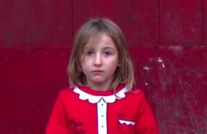 Crăciun trist și sărac pentru copiii unui sat din Caraș Severin: „Eu vreau o păpuşă”