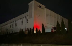 Fabrică de textile din Botoșani, cuprinsă de flăcări. 59 de angajați se aflau înăuntru