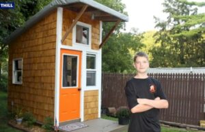 Toti râdeau cand il vedeau locuind intr-o casa de 8 metri patrati. Insa cand au vazut cum arata in interior s-au simtit rușinați. Imagini de vis din casa care costă cât un telefon: