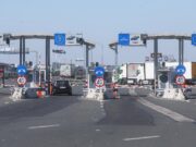 „Așa se trece fără să intri în carantină, cu 50 de euro”. Un autocar întreg „taxat” de vameși la Nădlac