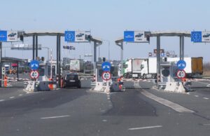 „Așa se trece fără să intri în carantină, cu 50 de euro”. Un autocar întreg „taxat” de vameși la Nădlac