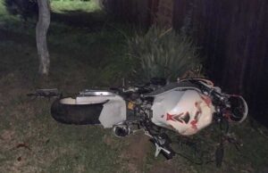 Un bărbat de 35 de ani a murit după ce a intrat cu motocicleta într-un gard în Vâlcea