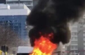 O mașină a luat foc, după ce un șofer beat a intrat pe contrasens. Accidentul a avut loc pe un drum din Iași –