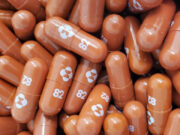 Pastila anti-Covid-19 de la Merck, autorizată în regim de urgență în SUA. Când trebuie administrată și de ce persoanele sub 18 ani nu o pot lua –