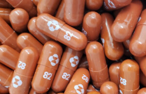 Pastila anti-Covid-19 de la Merck, autorizată în regim de urgență în SUA. Când trebuie administrată și de ce persoanele sub 18 ani nu o pot lua –