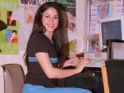 Astăzi are 44 de ani, a slăbit, s-a vopsit şi e mai frumoasă decât în tinereţe, când a fost făcută poza. Foarte iubita de români, cântăreaţa are 2 copii frumoşi –