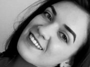 Ea e Simona, tânăra de 21 de ani care a murit imediat după ce s-a întors acasă de la o petrecere de Crăciun, în Galați