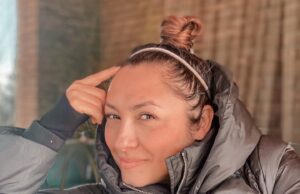 Imaginea cu Andra fără pic de machiaj a stârnit un val de reacții: „N-aș crede că e Andra dacă n-ar fi postat… Nu seamănă deloc!” Cum arată cântăreața nemachiată – >>