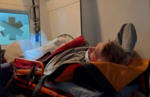 Un bărbat din Botoşani nu a fost primit de părinţi acasă, după o lună petrecută în spital şi mai multe operaţii: „Să vină acasă sănătos, nu bolnav”