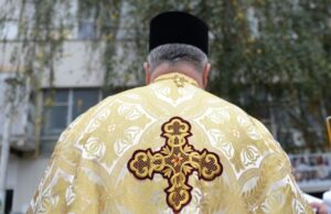 Motivul pentru care doi preoţi din Suceava au refuzat botezul unui copil