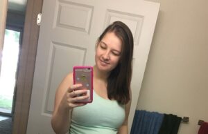 Am facut avort la aproape 5 luni si nu regret. A fost cea mai buna decizie. Cand am ajuns acasa si m-am asezat la masa, tatal copilului si-a pus capul pe burta mea si a zis