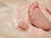 Suspiciune de Omicron la un bebeluș din Pitești. În ce stare se află