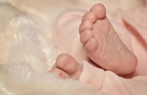 Suspiciune de Omicron la un bebeluș din Pitești. În ce stare se află