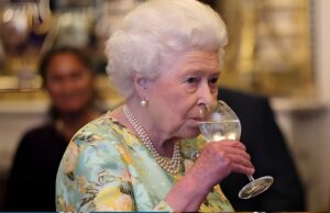 Regina Elisabeta a Angliei bea doar vin romanesc și mulți nu știu care-i motivul adevărat