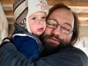 Un părinte cu 10.000 de copii. Sună incredibil, dar acest om există. În Iași, preotul Dan Damaschin a devenit o adevărată instituție care poartă de grijă copiilor