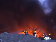 Incendiu puternic în sudul Capitalei! Flăcări uriaşe la un depozit depozit de materiale reciclabile din Popești-Leordeni