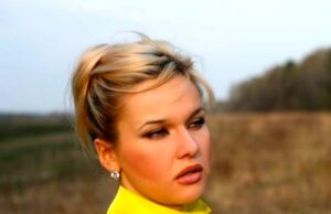 „Sunt într-o relație de 3 ani, iar de 10 luni mă confrunt cu o chestie prea intimă. Iubitul meu are 23 de ani și am o mare problemă legată de modul în care face dragoste. Și am descoperit de ce se întamplă. Doamne, cand am văzut ce face zilnic cat eu sunt…” Săraca femeie, uite prin ce trece